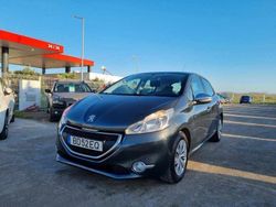 Cinza Usado 2013 Peugeot 208 Access Citadino | € 8.990 (Preço justo)