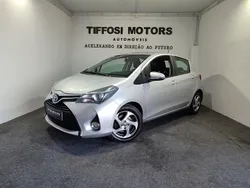 Cinzento Usado 2017 Toyota Yaris Hybrid Comfort | € 14.500 (Bom preço)