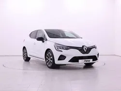 Branco Usado 2023 Renault Clio V SE Citadino | € 17.200 (Preço justo)