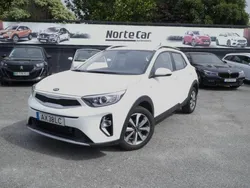 Branco Usado 2021 Kia Stonic SUV | € 12.900 (Bom preço)