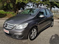 Cinza Usado 2010 Mercedes B180 Monovolume | € 9.650 (Bom preço)