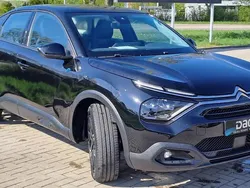 Preto Usado 2023 Citroën e-C4 Feel Sedan | € 25.899 (Preço justo)