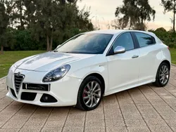 Branco Usado 2012 Alfa Romeo Giulietta Distinctive Citadino | € 9.900 (Preço justo)
