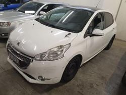 Branco Usado 2012 Peugeot 208 Active Citadino | € 9.990 (Preço elevado)