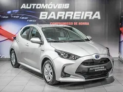 Cinza Usado 2021 Toyota Yaris Hybrid Comfort | € 20.900 (Preço justo)