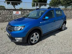 Azul Usado 2015 Dacia Sandero Stepway Citadino | € 10.650 (Preço justo)