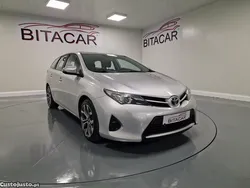 Cinza Usado 2015 Toyota Auris Active | € 13.950 (Preço justo)