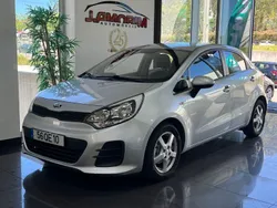 Cinza Usado 2015 Kia Rio Citadino | € 9.999 (Bom preço)
