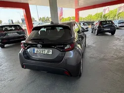 Cinza Usado 2022 Toyota Yaris Hybrid Comfort | € 19.750 (Preço justo)