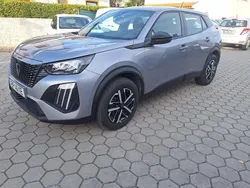Cinza Usado 2024 Peugeot e-2008 Active SUV | € 29.850 (Preço elevado)