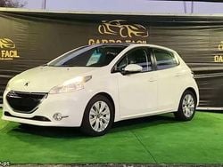 Branco Usado 2014 Peugeot 208 Active Citadino | € 7.990 (Bom preço)