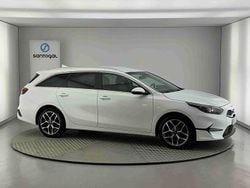 Branco Usado 2023 Kia Ceed Sport Citadino | € 18.400 (Preço justo)