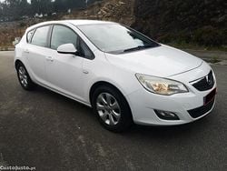 Branco Usado 2015 Opel Astra Selection Citadino | € 8.950 (Preço justo)