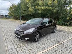Vermelho Usado 2013 Peugeot 208 Citadino | € 6.900 (Preço justo)