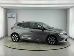 Cinzento Usado 2023 Renault Clio V Evolution | € 16.990 (Preço justo)