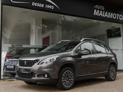 Cinzento Usado 2019 Peugeot 2008 SUV | € 12.500 (Bom preço)