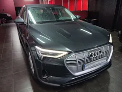 Cinza Usado 2021 Audi e-tron Advanced SUV | € 31.900 (Bom preço)