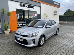 Cinza prata Usado 2017 Kia Rio SX Citadino | € 9.950