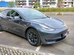 Cinzento (metalizado) Usado 2020 Tesla Model 3 Long Range Sedan | € 31.500
