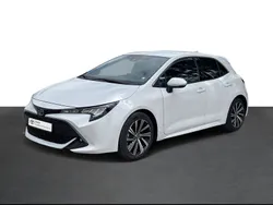 Branco (pintura metalizada especial) Usado 2023 Toyota Corolla Comfort Sedan | € 26.750 (Preço justo)