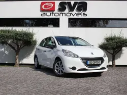 Branco Usado 2015 Peugeot 208 Access Citadino | € 9.250 (Preço justo)