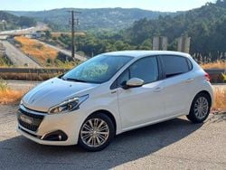 Branco Usado 2018 Peugeot 208 Citadino | € 11.750 (Preço elevado)