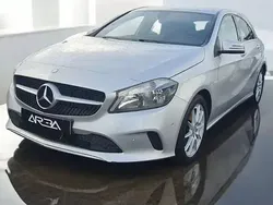 Cinza Usado 2016 Mercedes A180 | € 19.900 (Preço elevado)