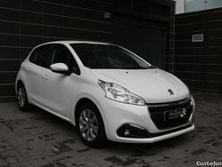 Branco Usado 2019 Peugeot 208 Premium Citadino | € 10.990 (Preço justo)