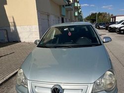 Usado 2009 VW Polo Sedan | € 6.000 (Preço elevado)