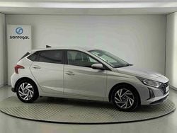 Cinzento Usado 2024 Hyundai i20 Comfort Citadino | € 17.490 (Preço justo)