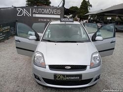 Cinza Usado 2005 Ford Fiesta | € 3.950 (Preço justo)