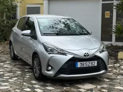 Cinza Usado 2017 Toyota Yaris Citadino | € 12.900 (Preço justo)