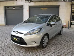 Cinza Usado 2010 Ford Fiesta Trend Citadino | € 5.000 (Preço justo)