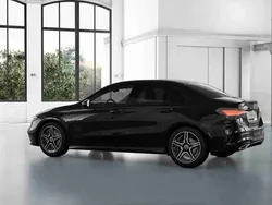 Preto Novo 2025 Mercedes A180 Sedan | € 49.020 (Preço justo)