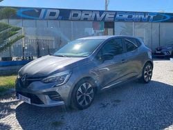 Cinzento Usado 2023 Renault Clio V Techno | € 15.900 (Bom preço)