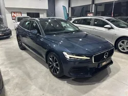 Azul Usado 2019 Volvo V60 Momentum Carrinha | € 26.500 (Preço elevado)