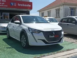 Branco Usado 2021 Peugeot e-208 Active Citadino | € 19.880 (Preço justo)