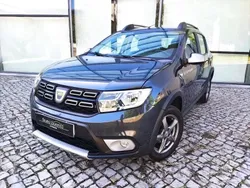 Cinzento Usado 2017 Dacia Sandero Stepway Citadino | € 10.900 (Preço justo)