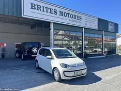Branco Usado 2015 VW up! Move Citadino | € 8.500 (Preço justo)