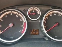 Usado 2010 Opel Corsa Sedan | € 5.500 (Preço justo)