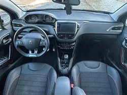 Usado 2019 Peugeot 208 GT-line Citadino | € 14.800 (Preço justo)