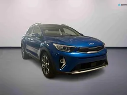 Azul Novo 2025 Kia Stonic SUV | € 22.725 (Preço elevado)