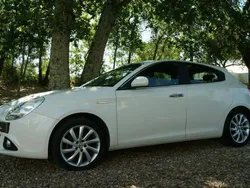 Branco Usado 2014 Alfa Romeo Giulietta Distinctive Citadino | € 14.500 (Preço elevado)