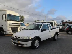 Branco Usado 2004 Fiat Strada | € 4.500