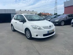 Branco Usado 2010 Toyota Auris Active Citadino | € 6.500
