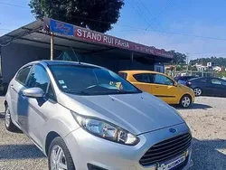 Cinza prata Usado 2014 Ford Fiesta Trend Citadino | € 9.798 (Preço justo)