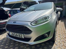 Cinzento Usado 2015 Ford Fiesta Citadino | € 8.750 (Preço justo)