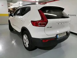 Branco Usado 2021 Volvo XC40 Momentum SUV | € 25.200 (Bom preço)
