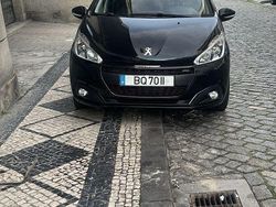 Usado 2018 Peugeot 208 GT-line Citadino | € 9.400 (Preço justo)