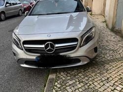 Cinzento Usado 2015 Mercedes 200 Citadino | € 23.500